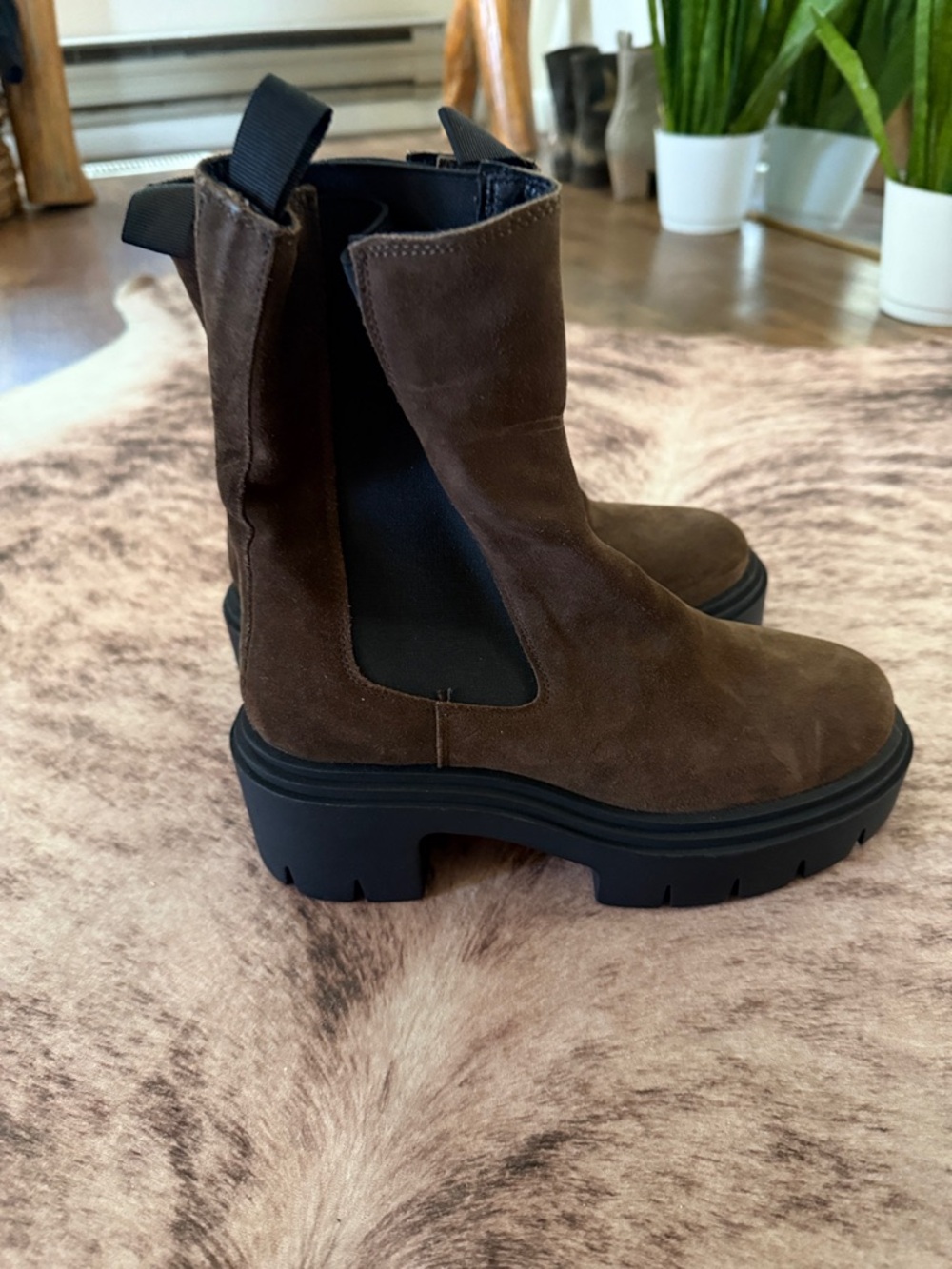 Steve Madden Brown Suede Chelsea Lug Boots